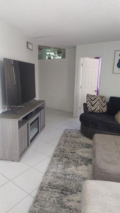 待售: $157,000 (2 贝兹, 2 浴室, 1160 平方英尺)