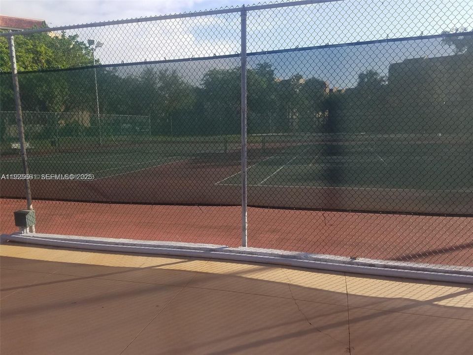 待售: $157,000 (2 贝兹, 2 浴室, 1160 平方英尺)