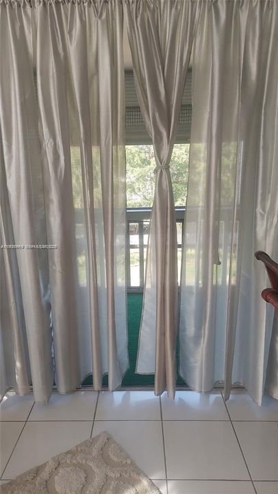 待售: $157,000 (2 贝兹, 2 浴室, 1160 平方英尺)