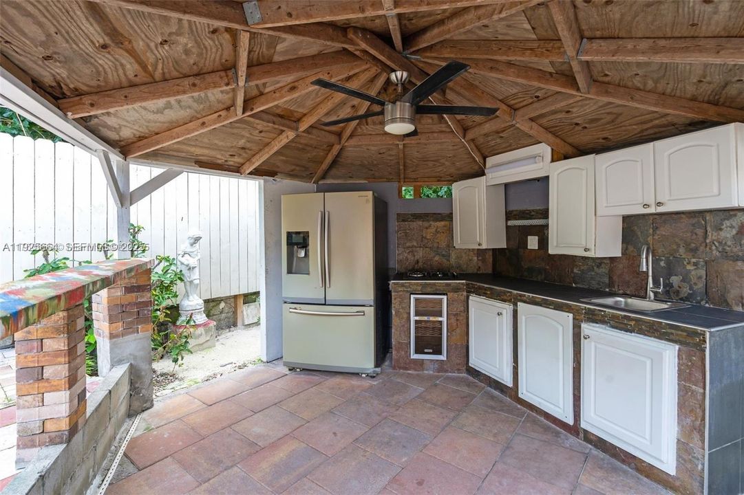 待售: $1,290,000 (3 贝兹, 3 浴室, 1100 平方英尺)