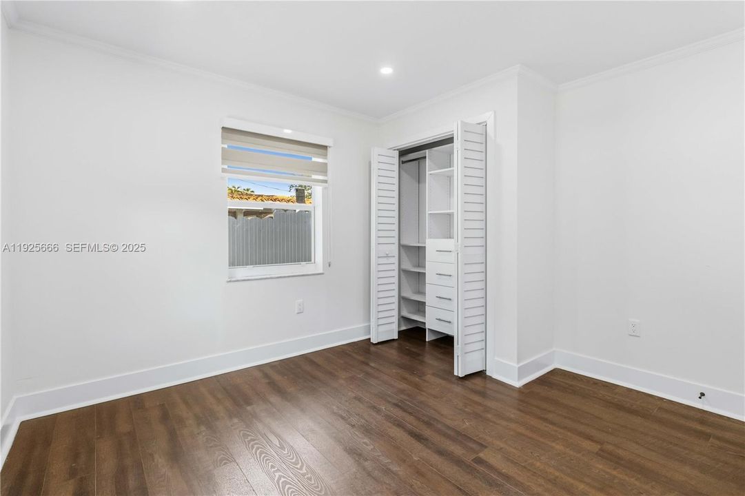 For Rent: $2,700 (2 beds, 1 baths, 715 Square Feet)