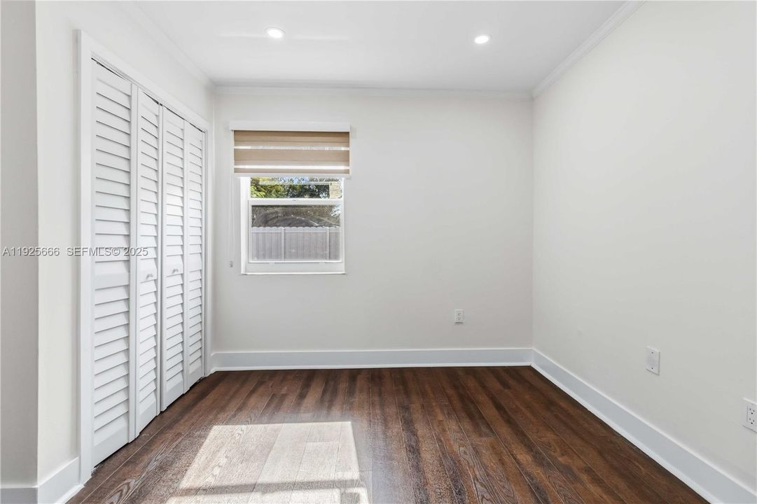 For Rent: $2,700 (2 beds, 1 baths, 715 Square Feet)