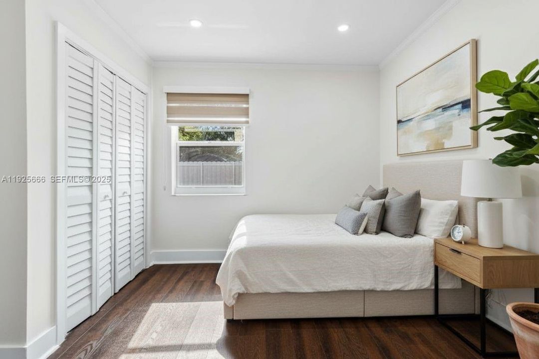 For Rent: $2,700 (2 beds, 1 baths, 715 Square Feet)