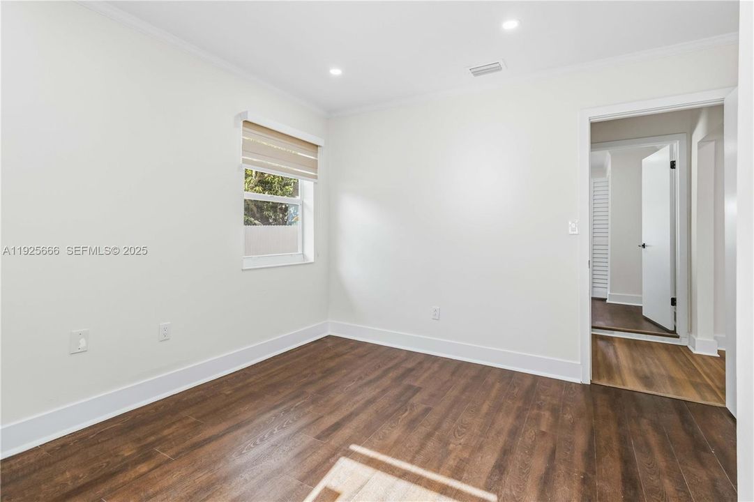 For Rent: $2,700 (2 beds, 1 baths, 715 Square Feet)