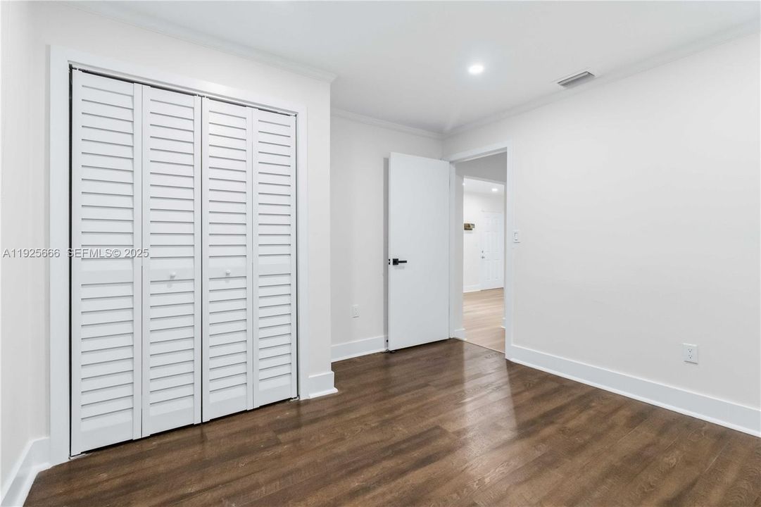 For Rent: $2,700 (2 beds, 1 baths, 715 Square Feet)