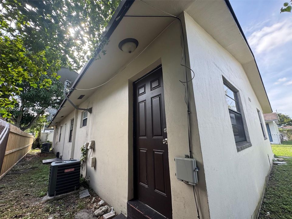 待售: $600,000 (0 贝兹, 0 浴室, 1699 平方英尺)