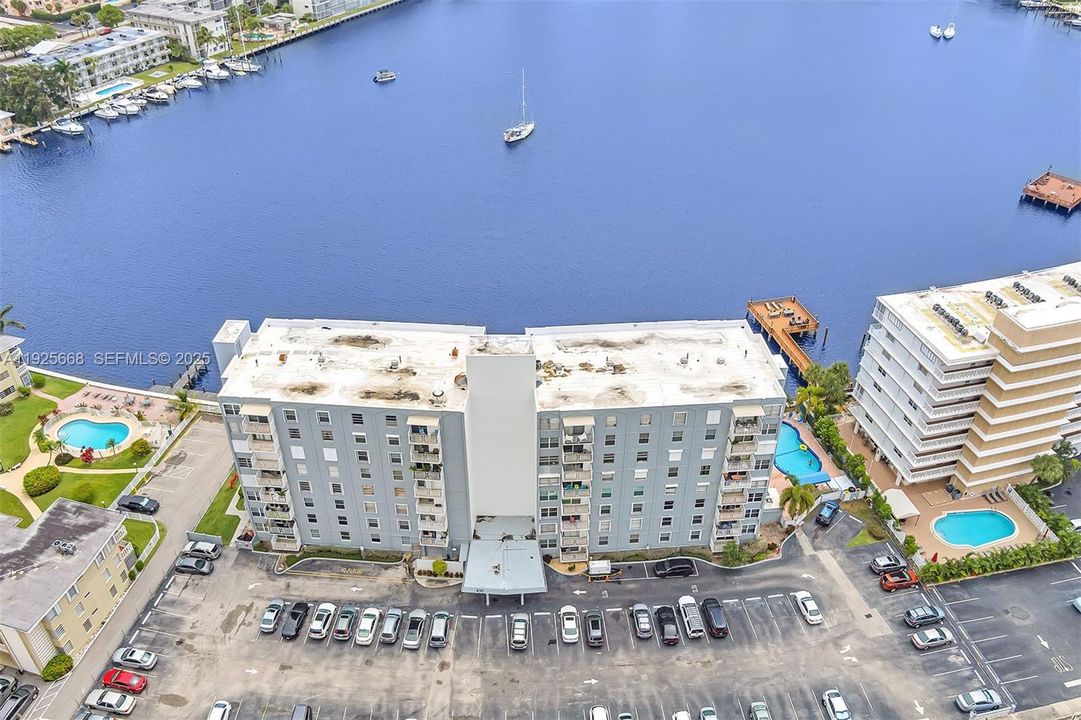 For Sale: $255,000 (1 beds, 1 baths, 725 Square Feet)