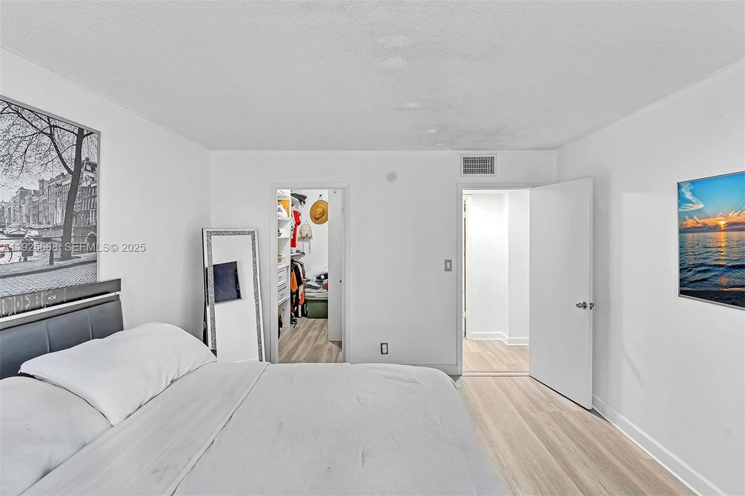 For Sale: $255,000 (1 beds, 1 baths, 725 Square Feet)