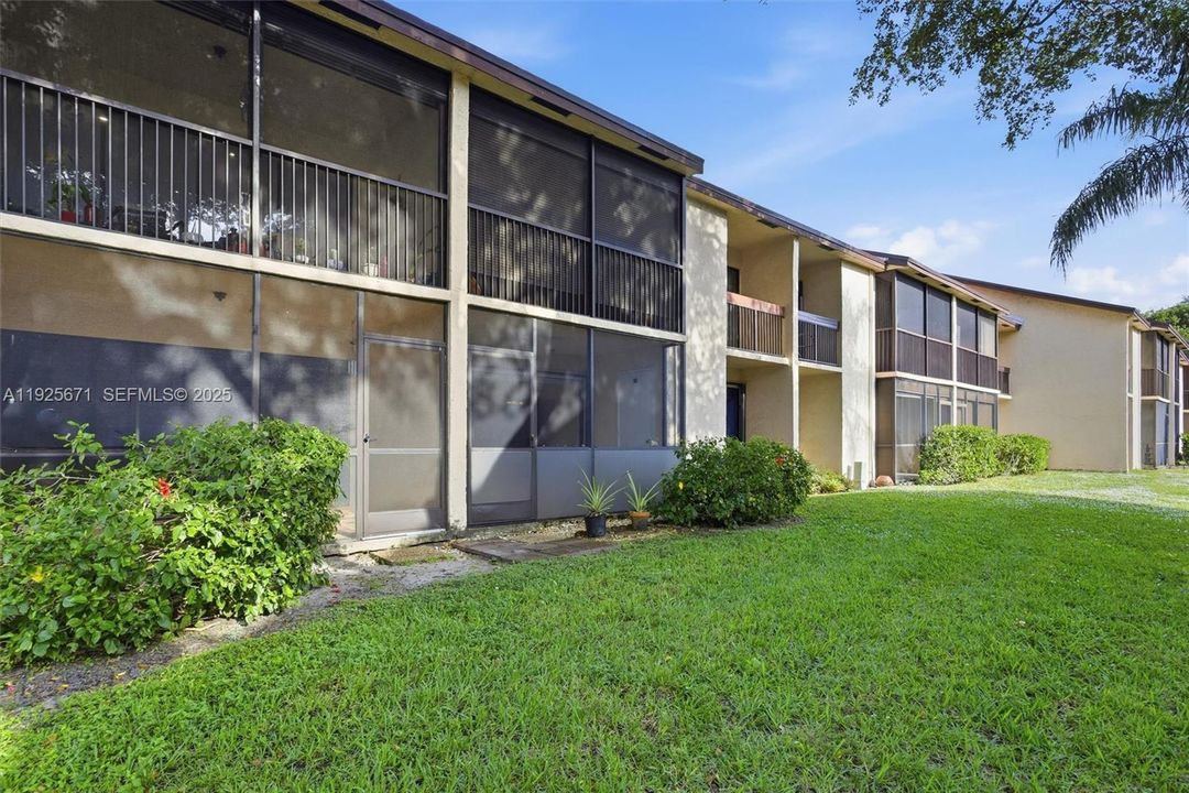 En Venta: $285,000 (2 camas, 2 baños, 1100 Pies cuadrados)