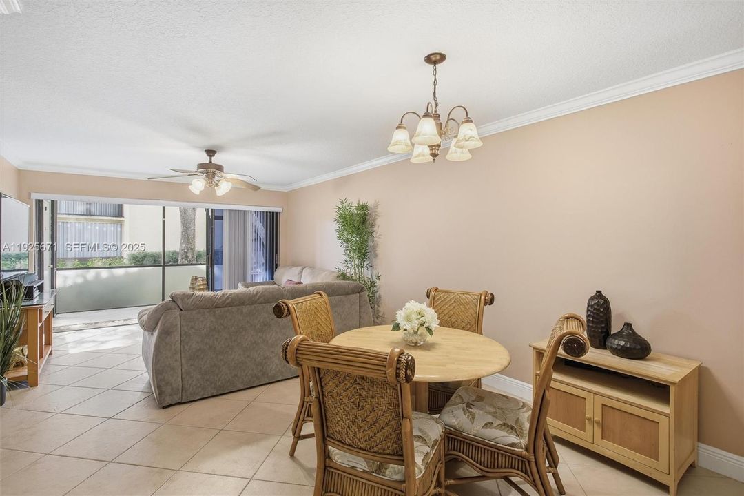 En Venta: $285,000 (2 camas, 2 baños, 1100 Pies cuadrados)