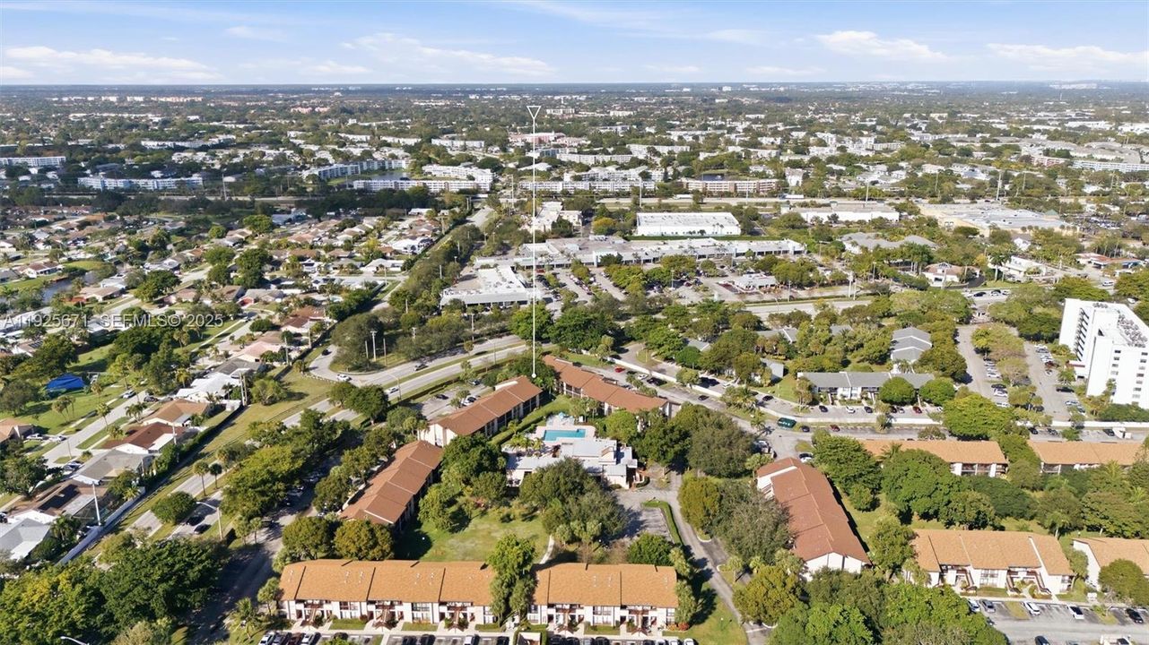 En Venta: $285,000 (2 camas, 2 baños, 1100 Pies cuadrados)