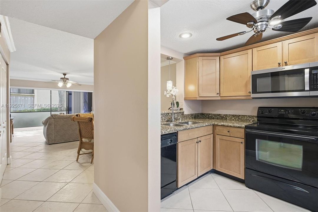 En Venta: $285,000 (2 camas, 2 baños, 1100 Pies cuadrados)