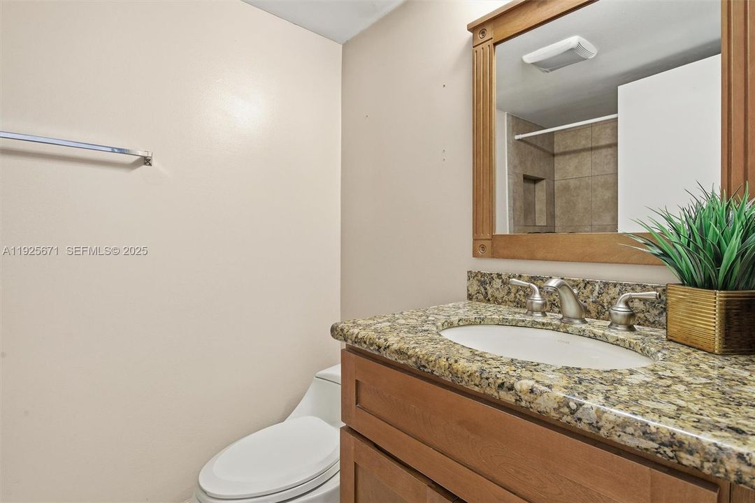 En Venta: $285,000 (2 camas, 2 baños, 1100 Pies cuadrados)