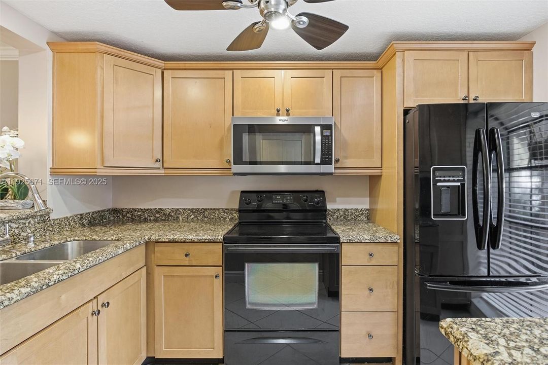 En Venta: $285,000 (2 camas, 2 baños, 1100 Pies cuadrados)