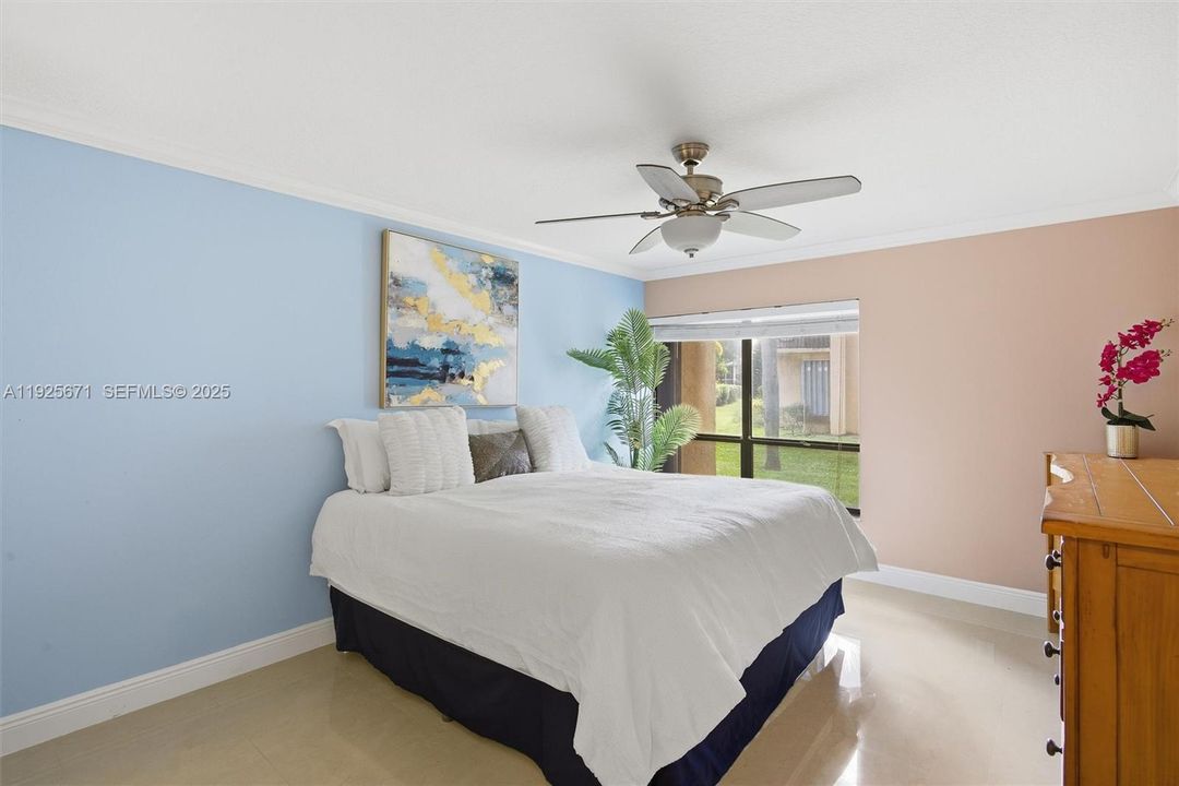 En Venta: $285,000 (2 camas, 2 baños, 1100 Pies cuadrados)