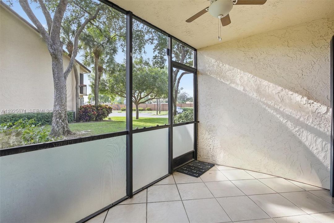 En Venta: $285,000 (2 camas, 2 baños, 1100 Pies cuadrados)