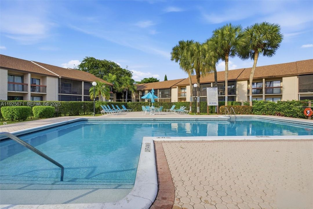 En Venta: $285,000 (2 camas, 2 baños, 1100 Pies cuadrados)