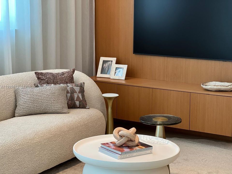 For Rent: $14,000 (3 beds, 3 baths, 1513 Square Feet)