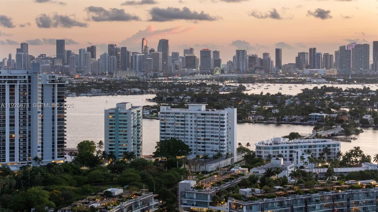 待售: $659,888 (1 贝兹, 1 浴室, 859 平方英尺)