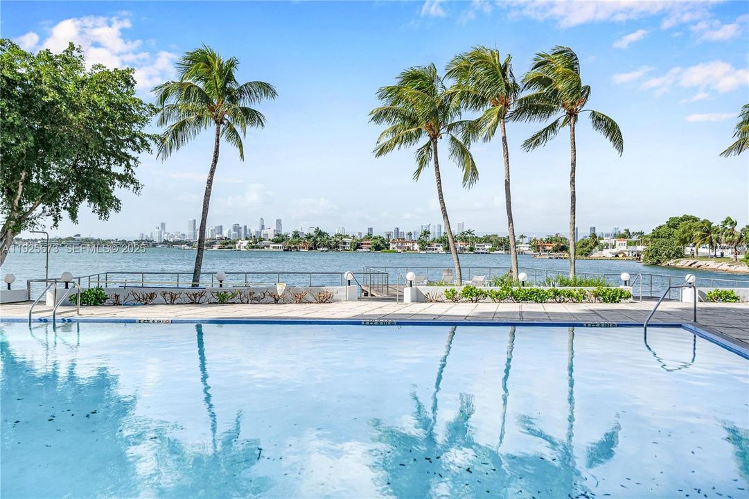 待售: $659,888 (1 贝兹, 1 浴室, 859 平方英尺)