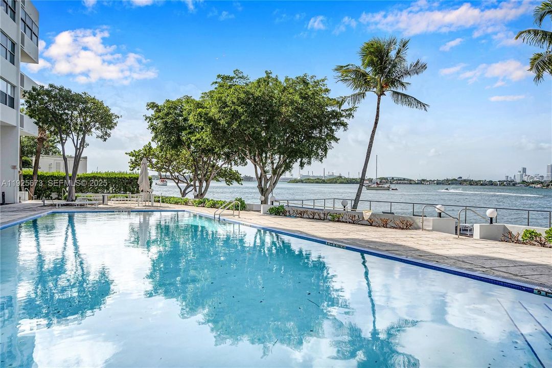 待售: $659,888 (1 贝兹, 1 浴室, 859 平方英尺)