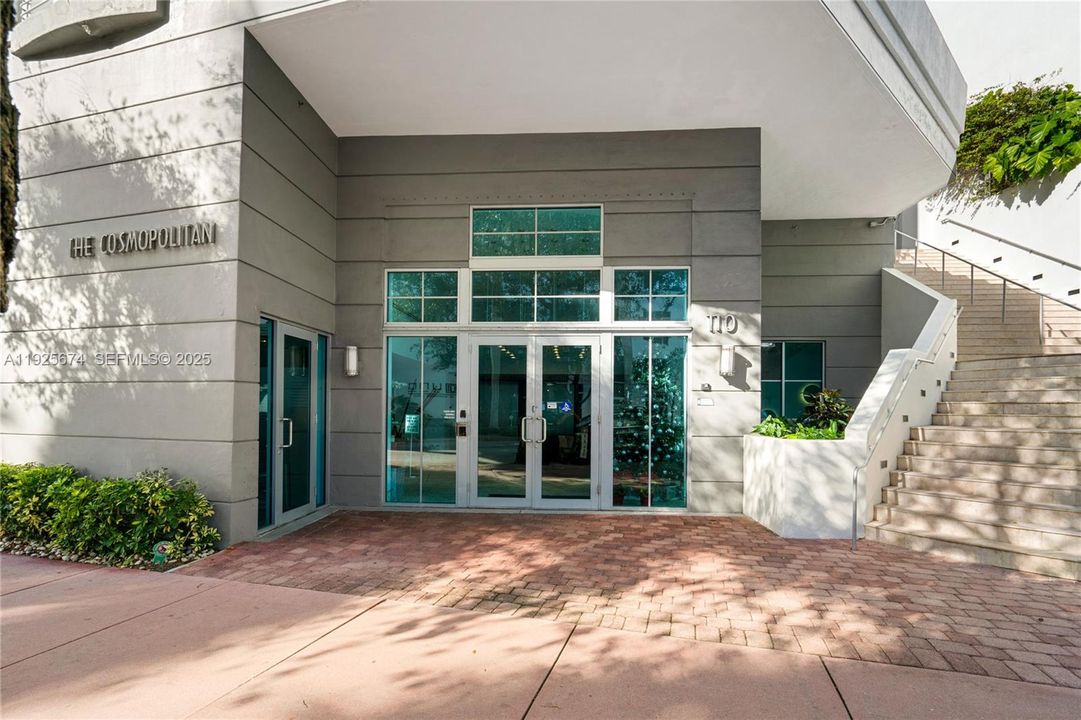 For Sale: $759,000 (1 beds, 1 baths, 826 Square Feet)