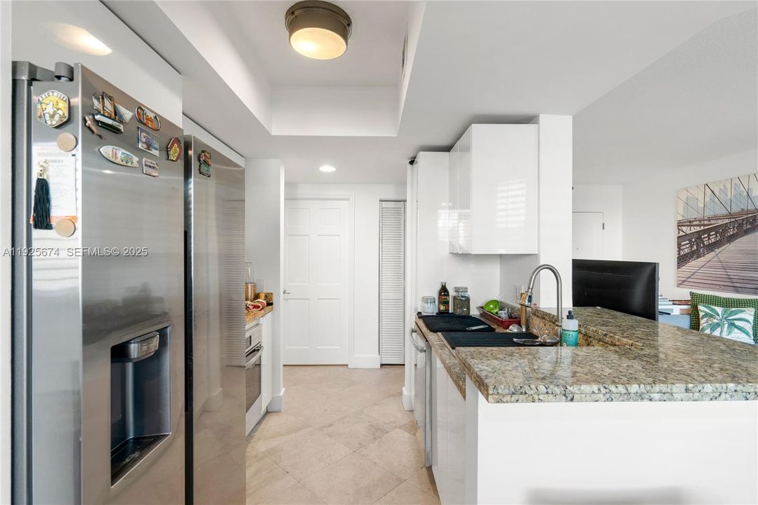 For Sale: $759,000 (1 beds, 1 baths, 826 Square Feet)