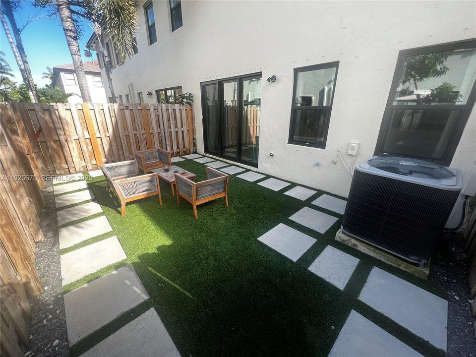 For Rent: $2,900 (3 beds, 2 baths, 1656 Square Feet)