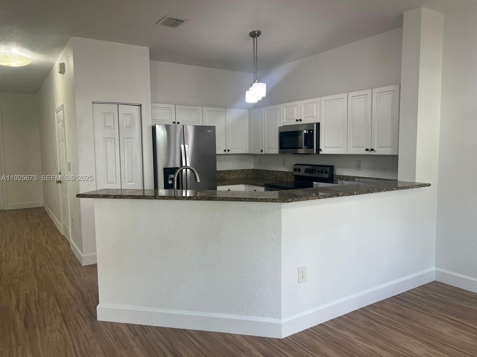 For Rent: $2,900 (3 beds, 2 baths, 1656 Square Feet)