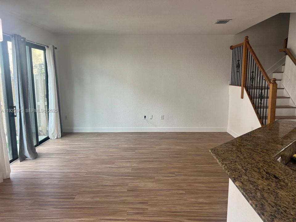 For Rent: $2,900 (3 beds, 2 baths, 1656 Square Feet)