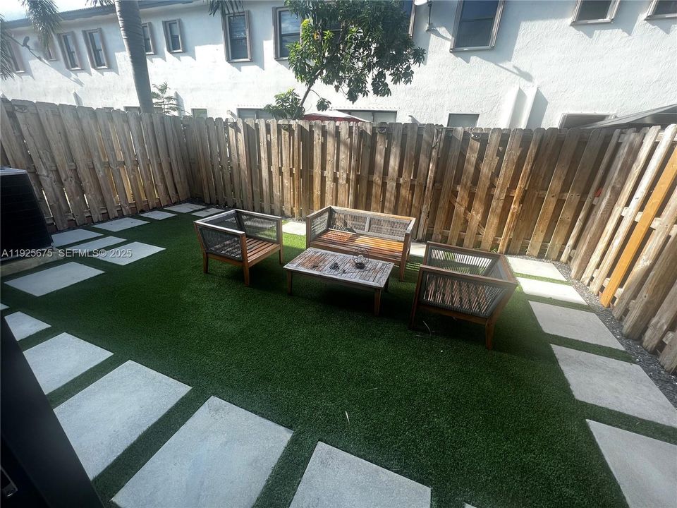 For Rent: $2,900 (3 beds, 2 baths, 1656 Square Feet)