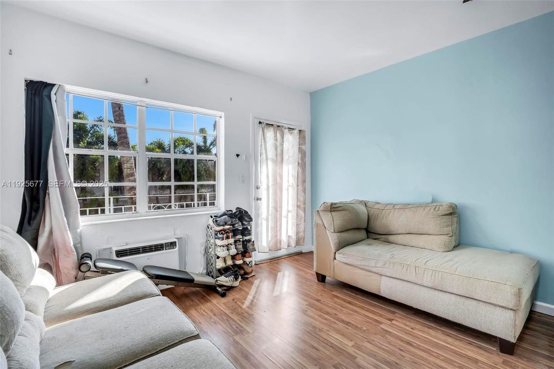 For Sale: $199,000 (0 beds, 1 baths, 400 Square Feet)