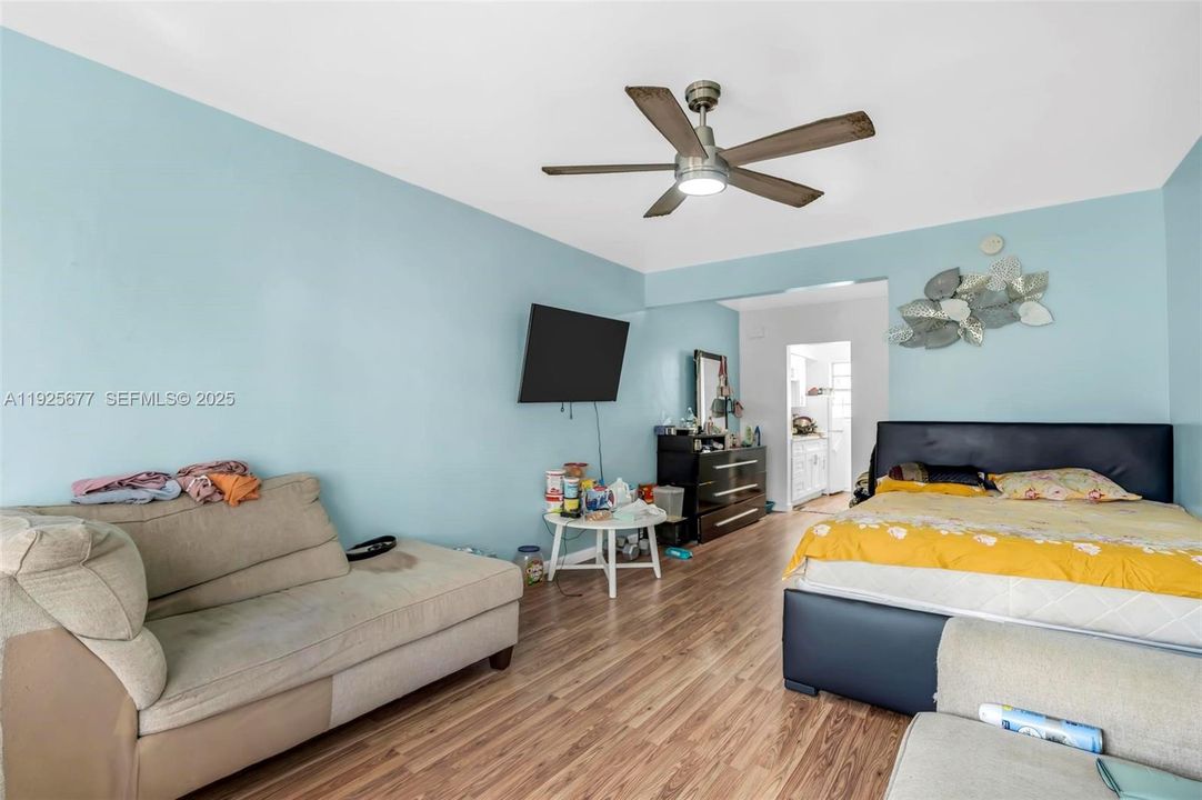 For Sale: $199,000 (0 beds, 1 baths, 400 Square Feet)