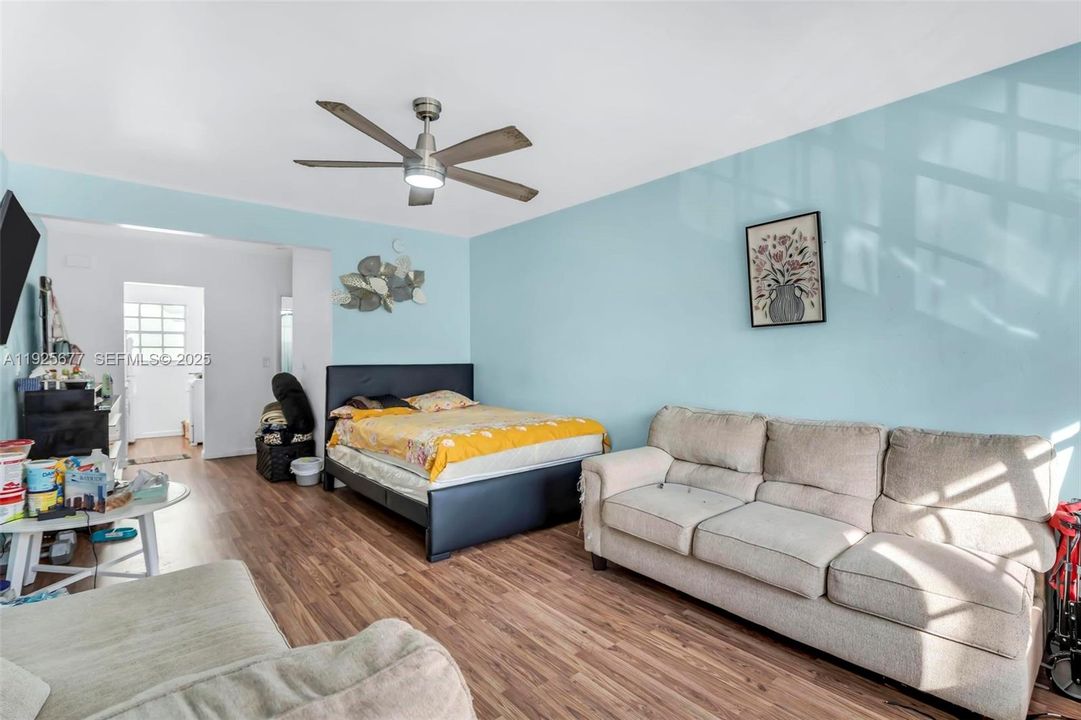 For Sale: $199,000 (0 beds, 1 baths, 400 Square Feet)