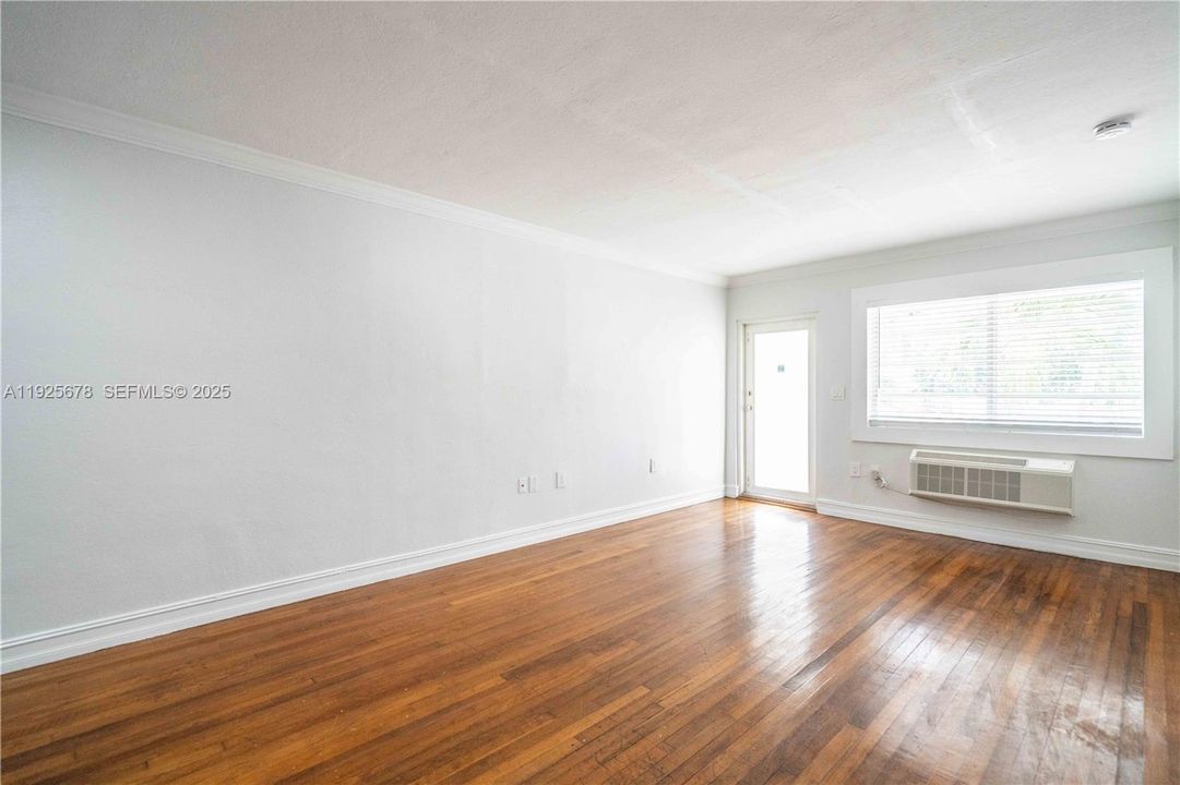 В аренду: $2,400 (2 спален, 2 ванн, 950 Квадратных фут)