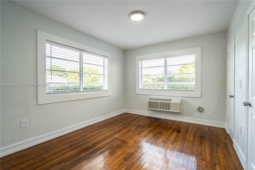 В аренду: $2,400 (2 спален, 2 ванн, 950 Квадратных фут)