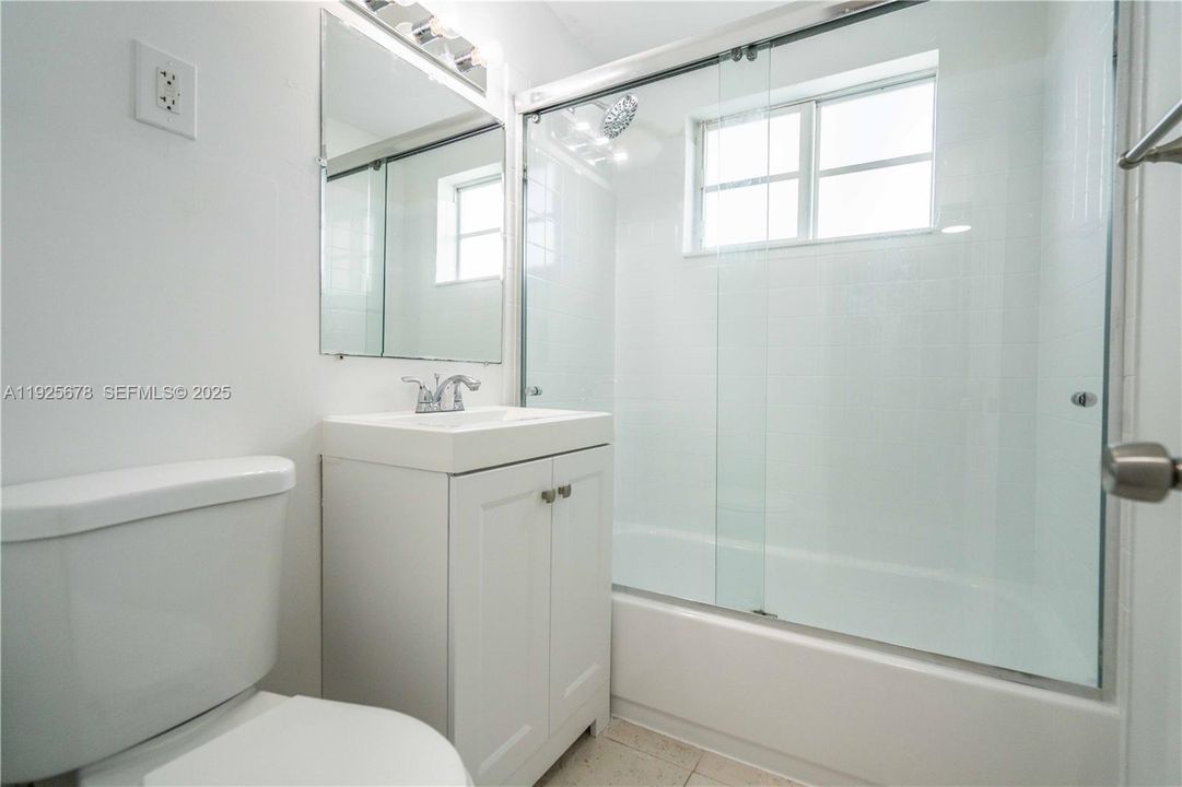 В аренду: $2,400 (2 спален, 2 ванн, 950 Квадратных фут)