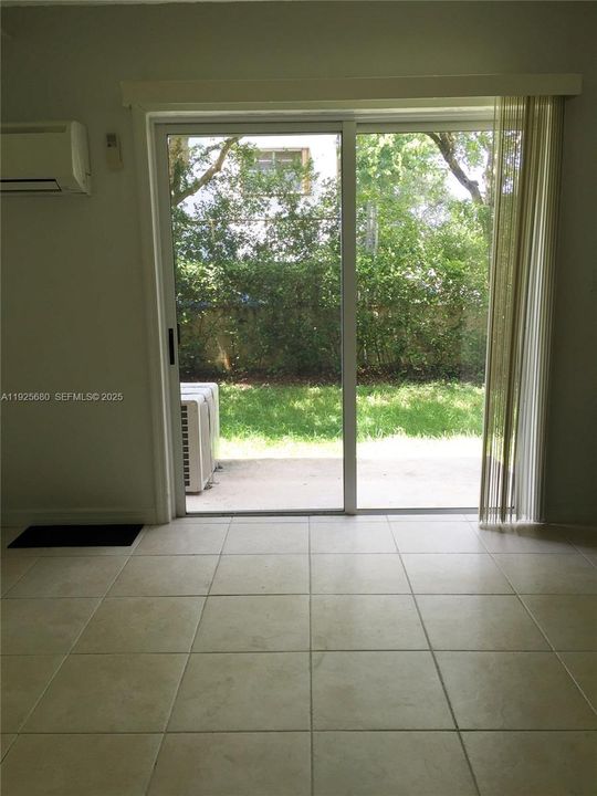 出租: $3,550 (3 贝兹, 3 浴室, 1270 平方英尺)