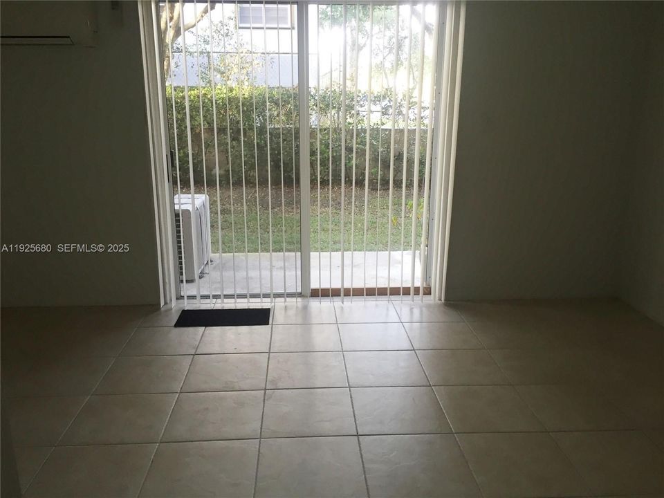 出租: $3,550 (3 贝兹, 3 浴室, 1270 平方英尺)