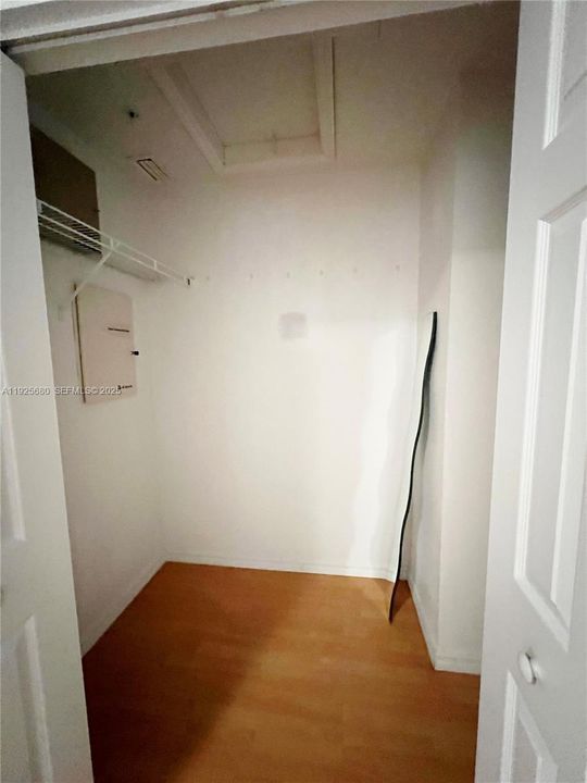 出租: $3,550 (3 贝兹, 3 浴室, 1270 平方英尺)