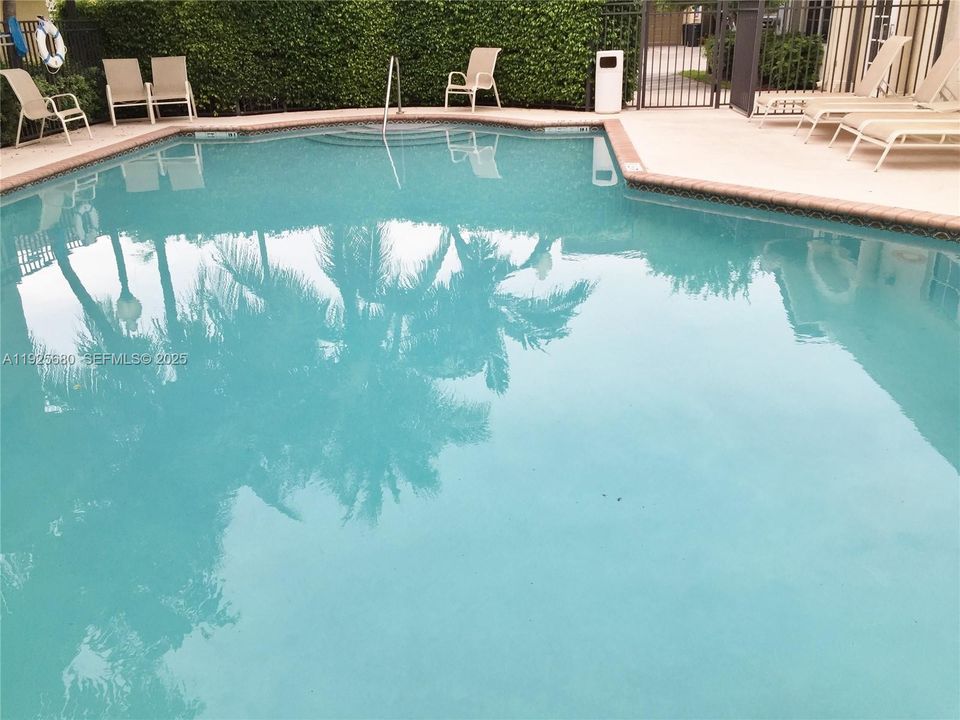 出租: $3,550 (3 贝兹, 3 浴室, 1270 平方英尺)