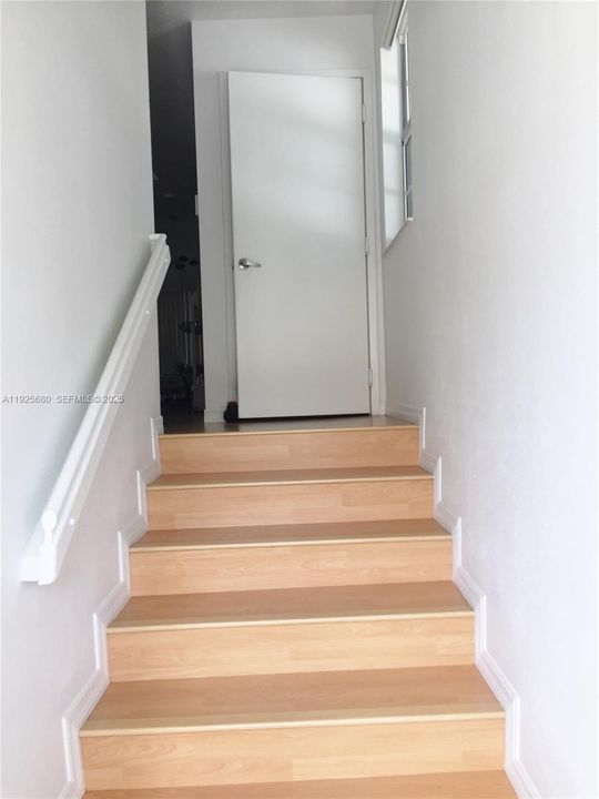 出租: $3,550 (3 贝兹, 3 浴室, 1270 平方英尺)