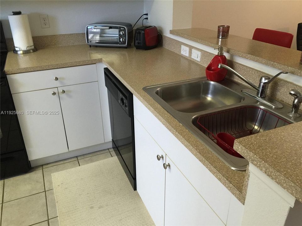 出租: $3,550 (3 贝兹, 3 浴室, 1270 平方英尺)