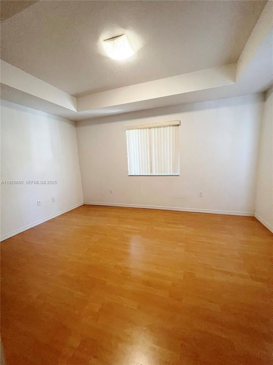 出租: $3,550 (3 贝兹, 3 浴室, 1270 平方英尺)