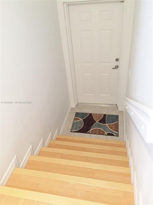 出租: $3,550 (3 贝兹, 3 浴室, 1270 平方英尺)