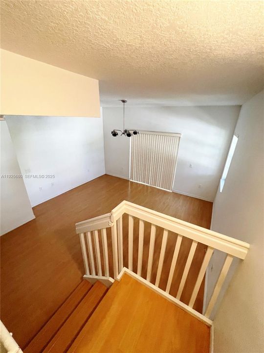 出租: $3,550 (3 贝兹, 3 浴室, 1270 平方英尺)