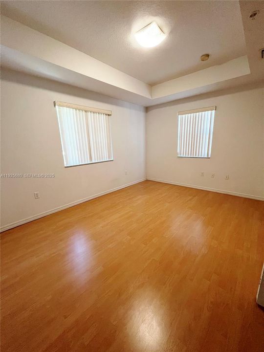 出租: $3,550 (3 贝兹, 3 浴室, 1270 平方英尺)