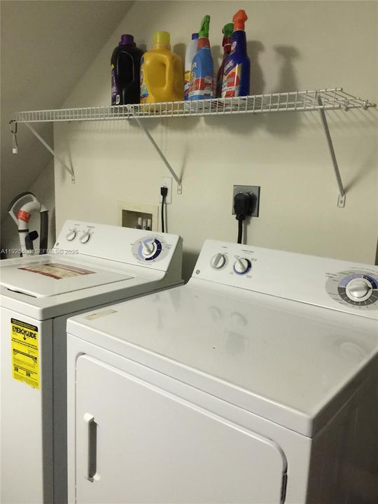 出租: $3,550 (3 贝兹, 3 浴室, 1270 平方英尺)