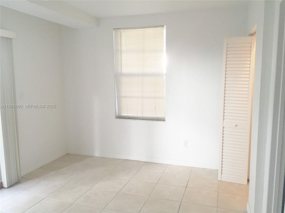 出租: $3,550 (3 贝兹, 3 浴室, 1270 平方英尺)