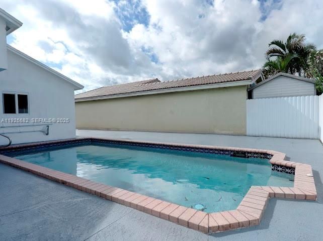 出租: $3,500 (3 贝兹, 1 浴室, 0 平方英尺)